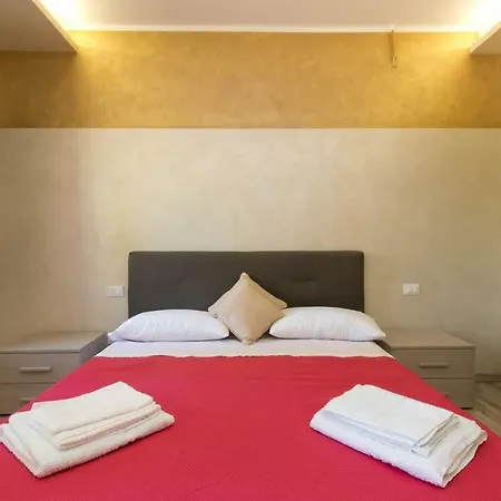 Red Lion 2* Μέστρε